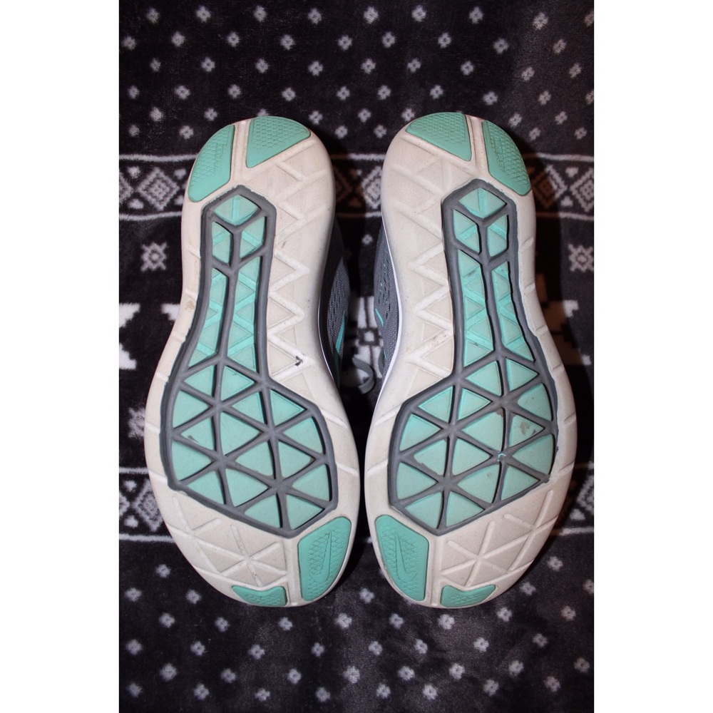 Nike Shoes - Picture 4 of 4